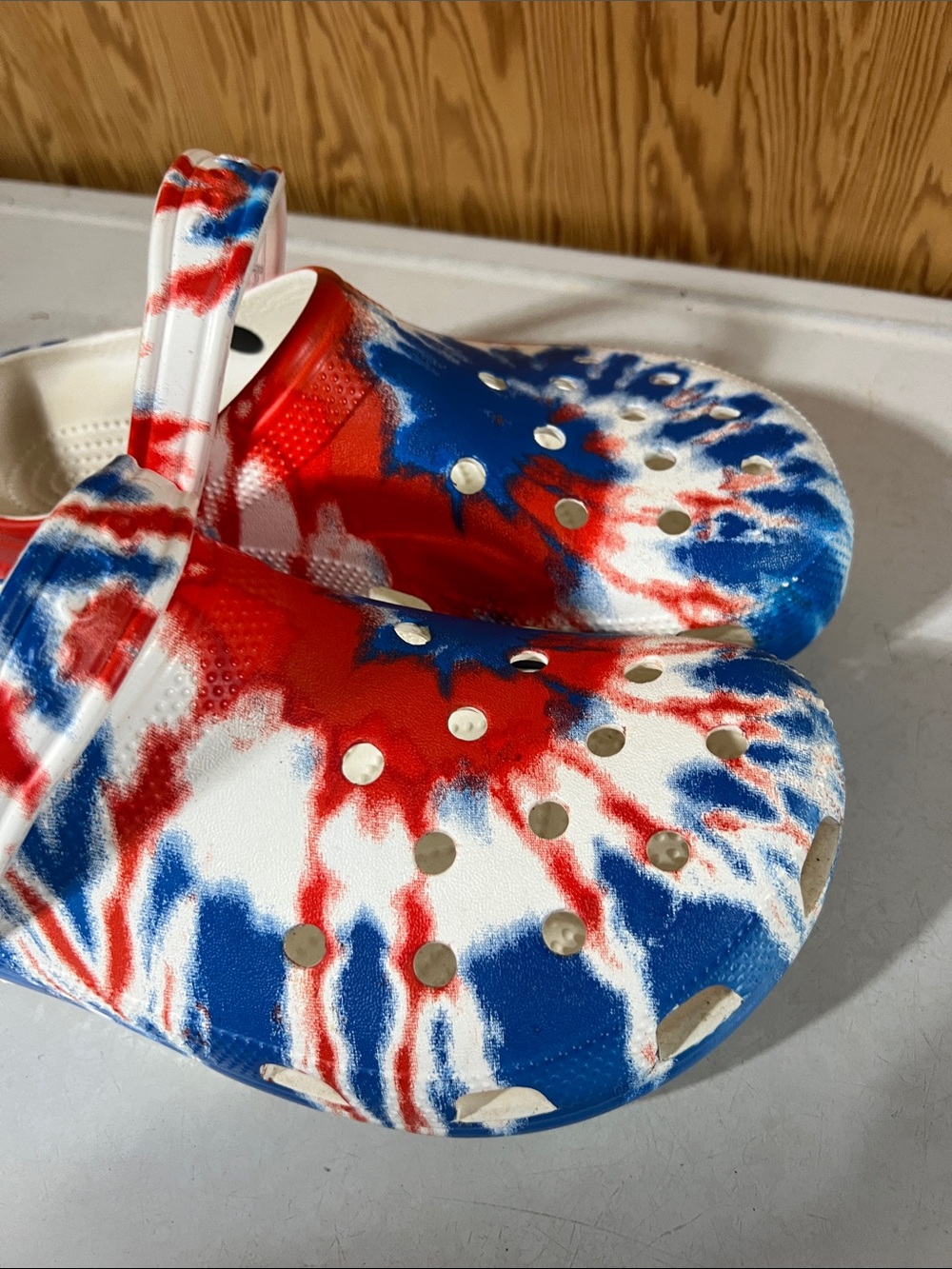 CROCS Tie-Dye Classic Clog in Red White Blue M10/W12 - Picture 7 of 16